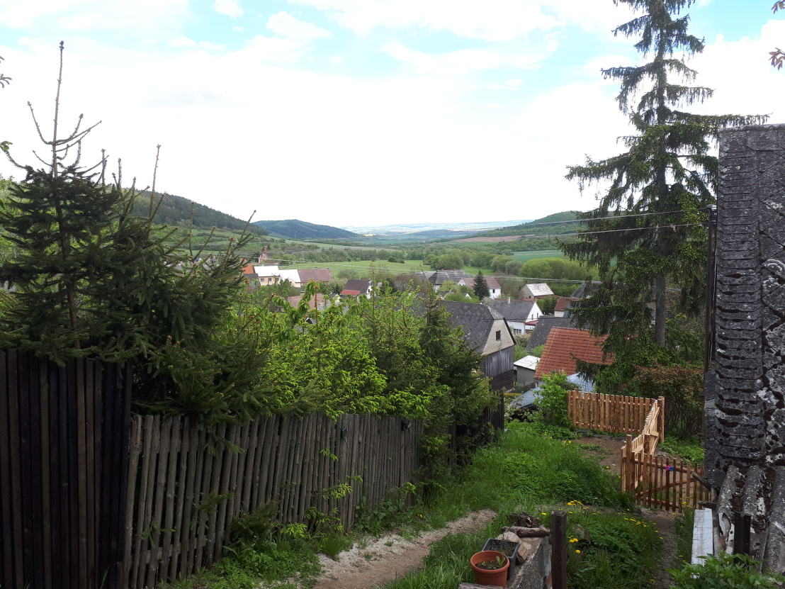 Pohled z Valče do krajiny